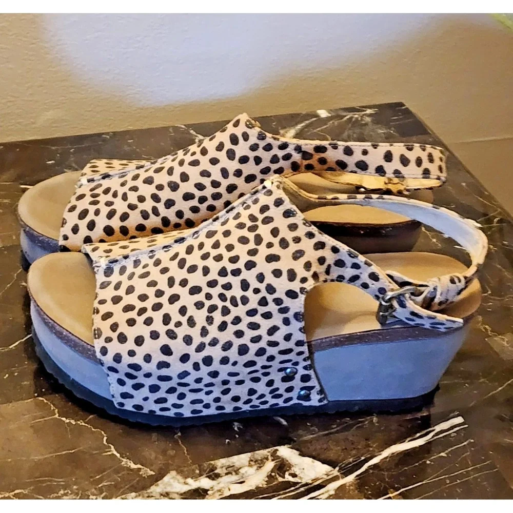 Axxiom Cheetah Print Cushiones Wedge Sandals in Blk & Tan Sling Back in Size 8